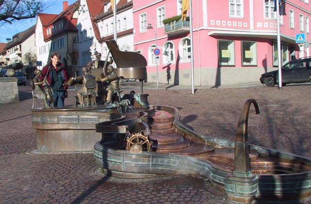 25-Heidi at a bronze fountain in Donaueshingen